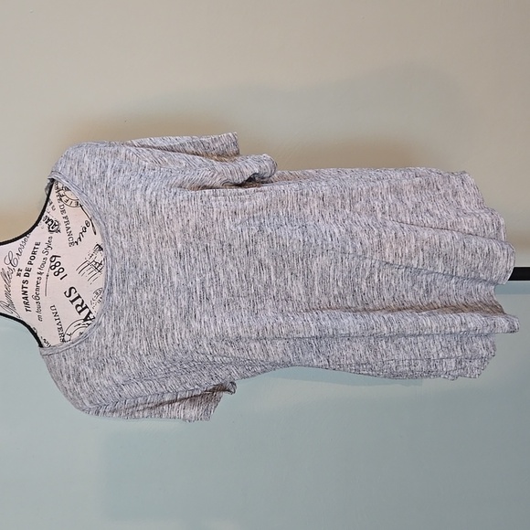 Grey Old Navy Tee - Picture 1 of 6